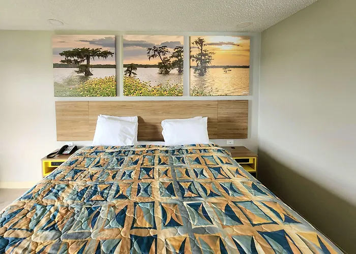 Days By Wyndham Scott Inn Lafayette